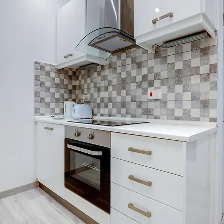 Stylish 2br Steps To The Promenade Апартаменты *