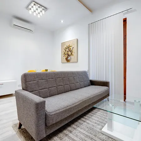 Stylish 2br Steps To The Promenade