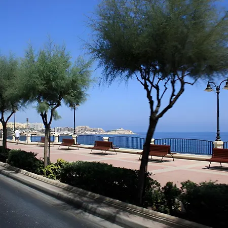 Stylish 2br Steps To The Promenade