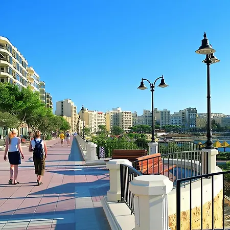Stylish 2br Steps To The Promenade Apartment *