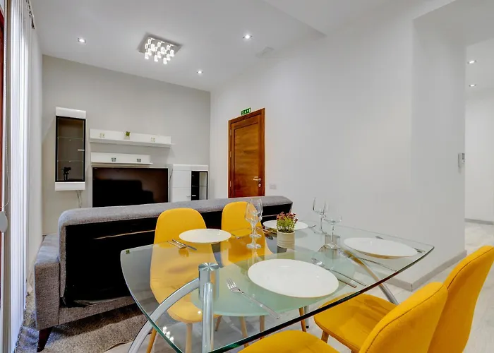 Stylish 2br Steps To The Promenade *