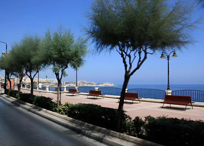 Stylish 2br Steps To The Promenade