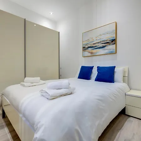 Stylish 2br Steps To The Promenade