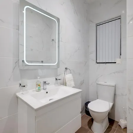 Stylish 2br Steps To The Promenade 아파트